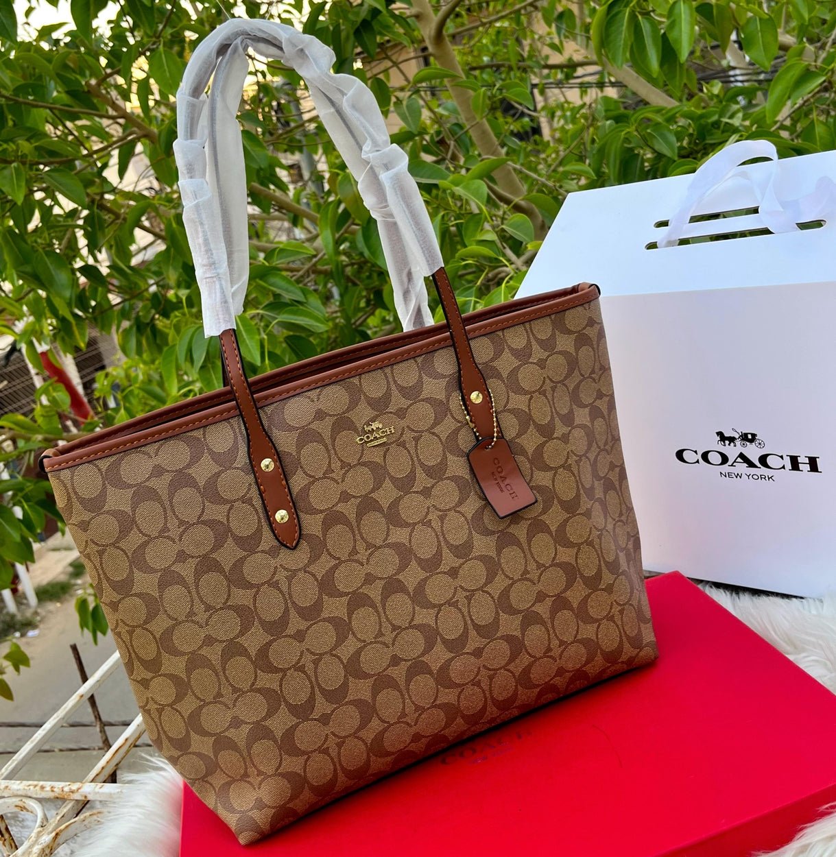 COACH TOTE Bag with Brand Box