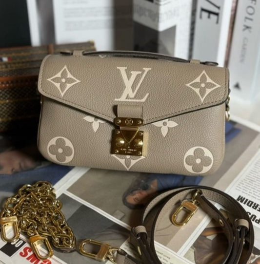 Louis Vuitton Pochette Métis East West Handbag