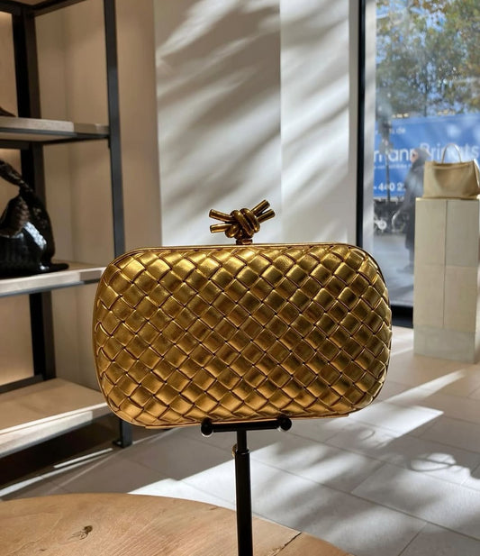 BOTTEGA VENETA CLUTCH with Brand Box